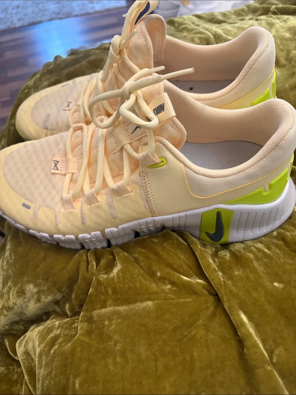 Pale Yellow Metcon-Style Athletic Sneakers